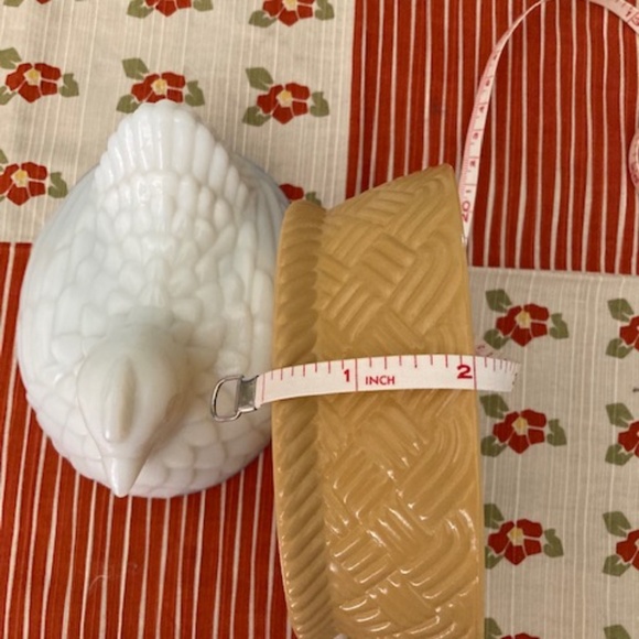 1973 Avon Milk Glass Nesting Hen - Picture 9 of 11